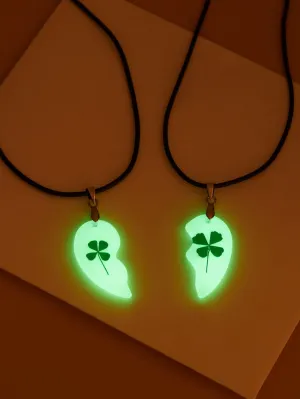 2pcs Glow In The Dark Clover Print Heart Pendant Necklace for Couples Friendship