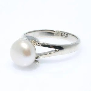 Classic Pearl Ring