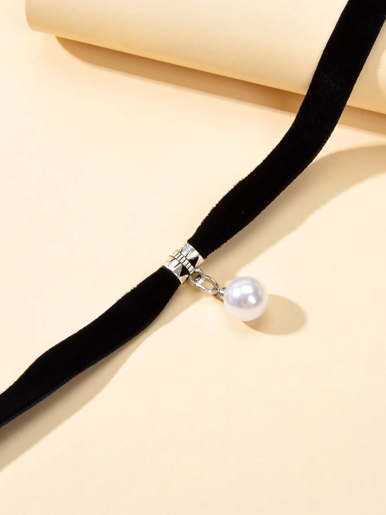 Faux Pearl Charm Choker for Women Novelty Necklace Creative Necklace