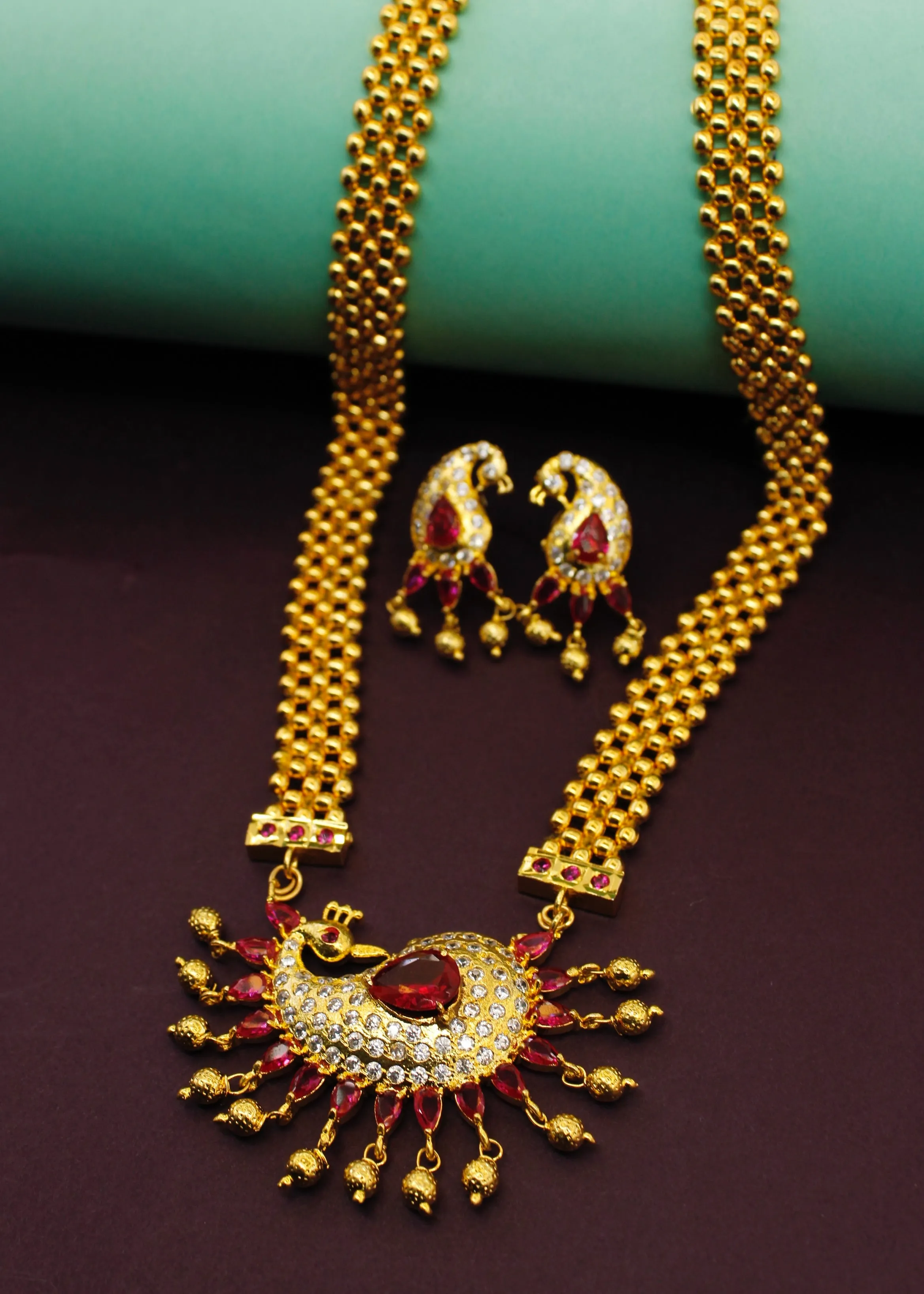 MARVELLOUS PEACOCK DESIGN NECKLACE