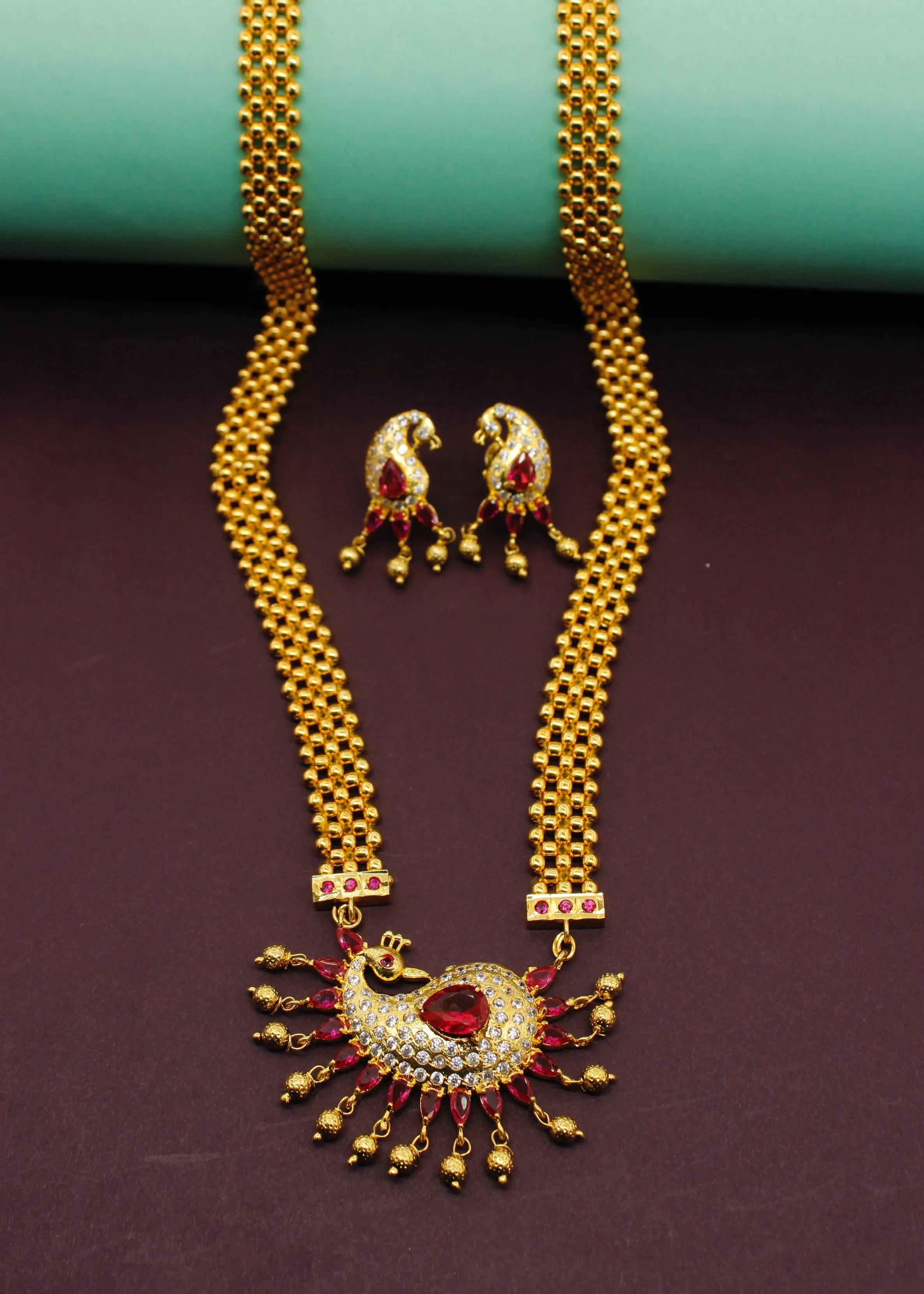 MARVELLOUS PEACOCK DESIGN NECKLACE