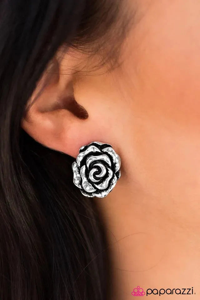 Paparazzi Earring ~ Festival Of Flowers - Silver