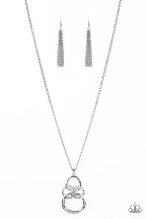 Paparazzi Necklace ~ Courageous Contour - Silver