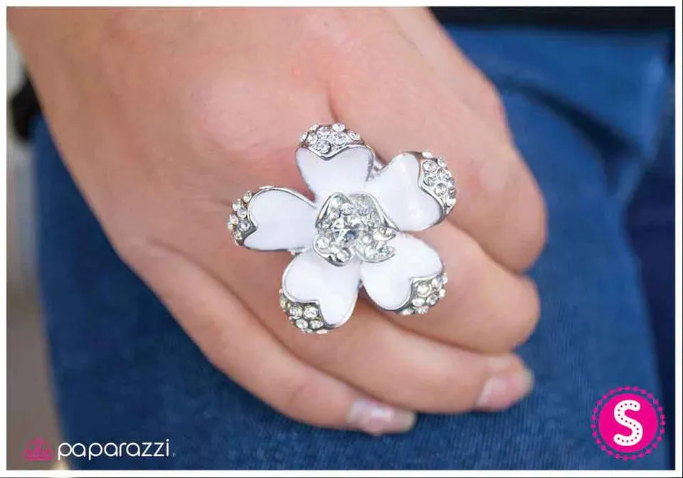 Paparazzi Ring ~ Blooming Elegance - White