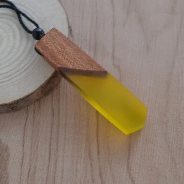 Vintage fashionable wood resin necklace pendant