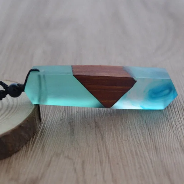 Vintage fashionable wood resin necklace pendant